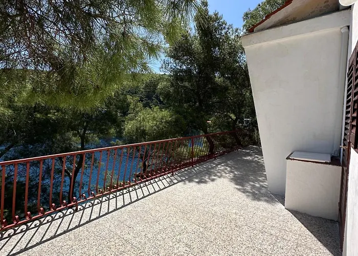 Apartment Seafront Vis